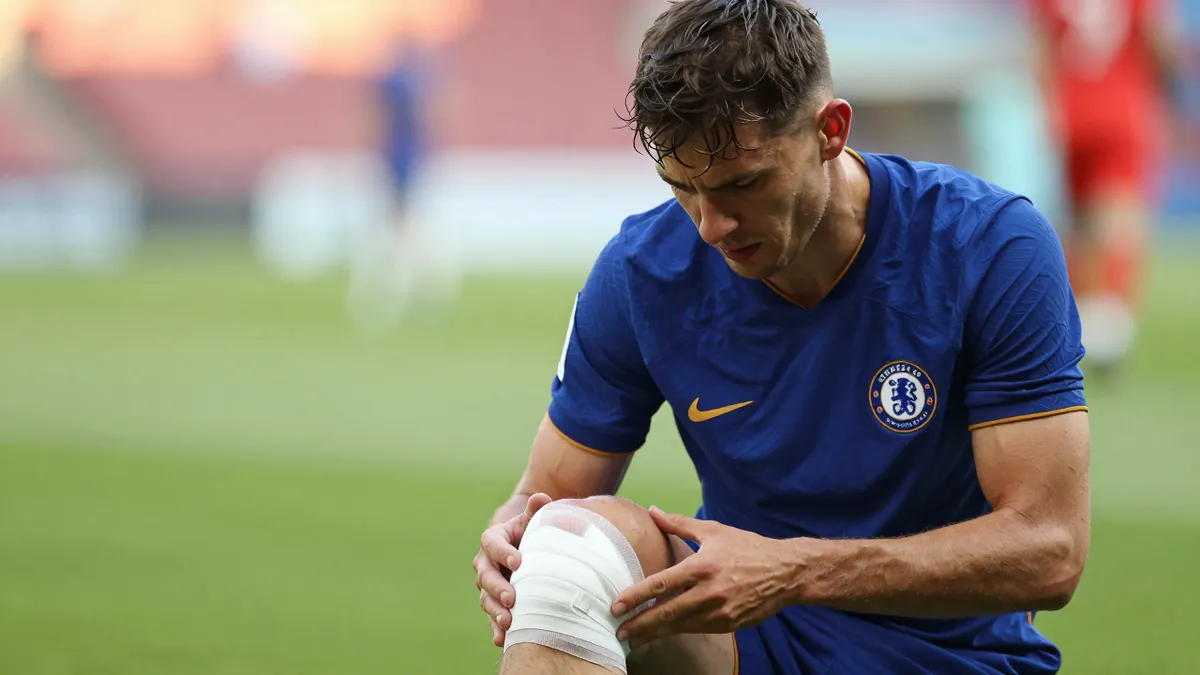 Chelsea FC Transfer News: Alonso's Injury Worry Amid Sarr's Setback