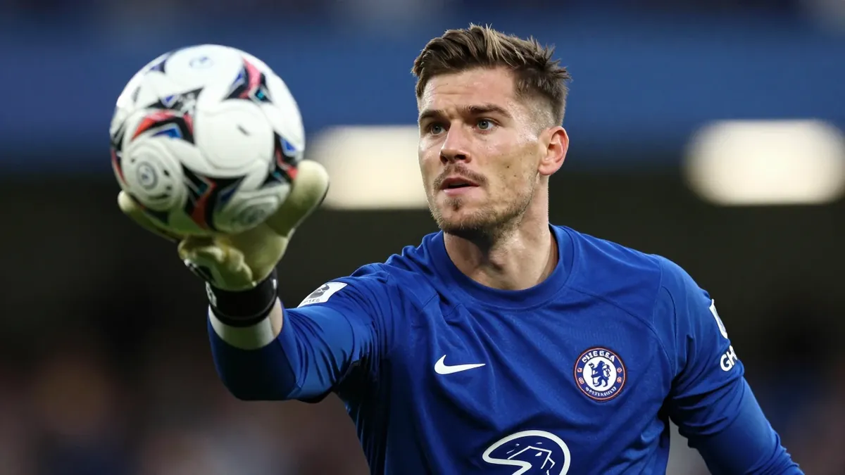 Chelsea FC host Brighton at Stamford Bridge with new goalkeeper Emi Martínez starting and the Blues looking to extend...